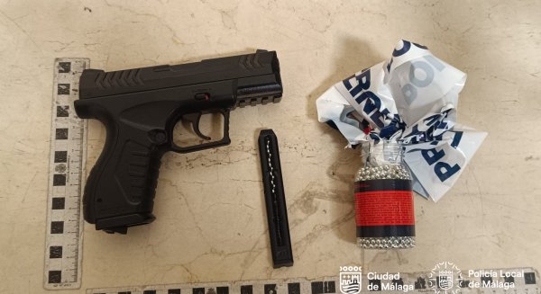 Detenido un individuo por efectuar varios disparos con una pistola de aire comprimido hasta impactar a un vecino 