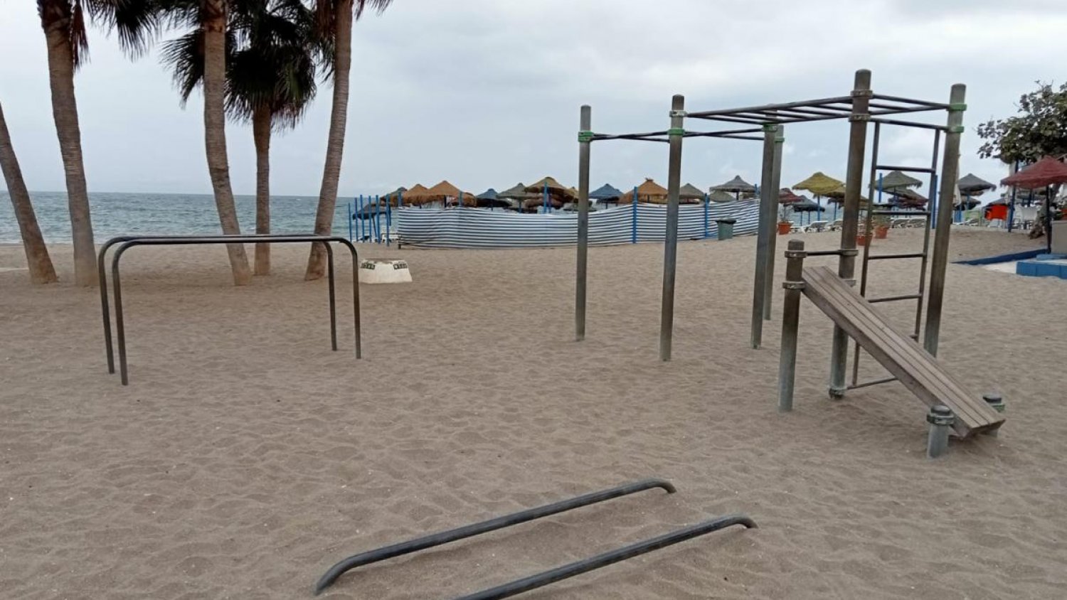 Mijas licita la renovación de sus playas con nuevos módulos de socorrismo, aseos y zonas de deporte