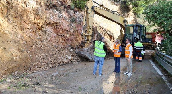 Marbella avanza en las obras para estabilizar el talud de la calle Chorreadero y reforzar la seguridad vial en la zona