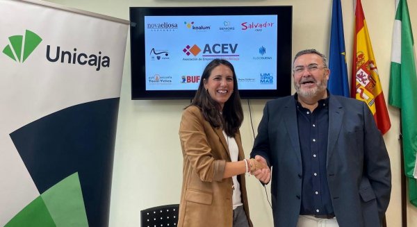Unicaja apoya al tejido empresarial de Vélez-Málaga y firma un convenio con ACEV 
