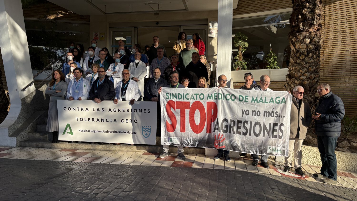 Concentración en el Hospital Regional tras la agresión a un médico de urgencias por parte de una paciente