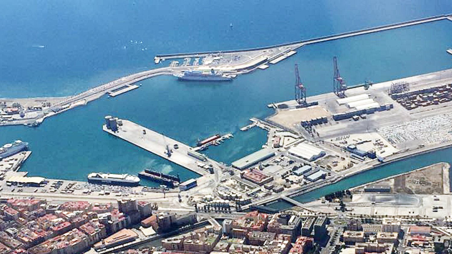 El Puerto de Málaga limitará a seis meses la estancia de las esculturas de Neptuno y Venus