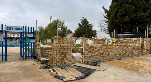 Campillos acelera las obras para reabrir su piscina cubierta siete años después