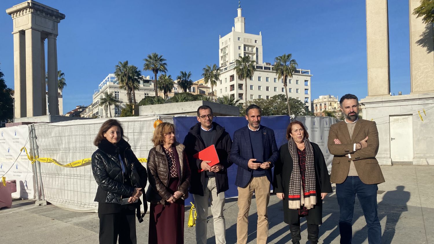 El PSOE de Málaga muestra su descontento por las esculturas de Venus y Neptuno que se instalarán en la entrada del puerto 