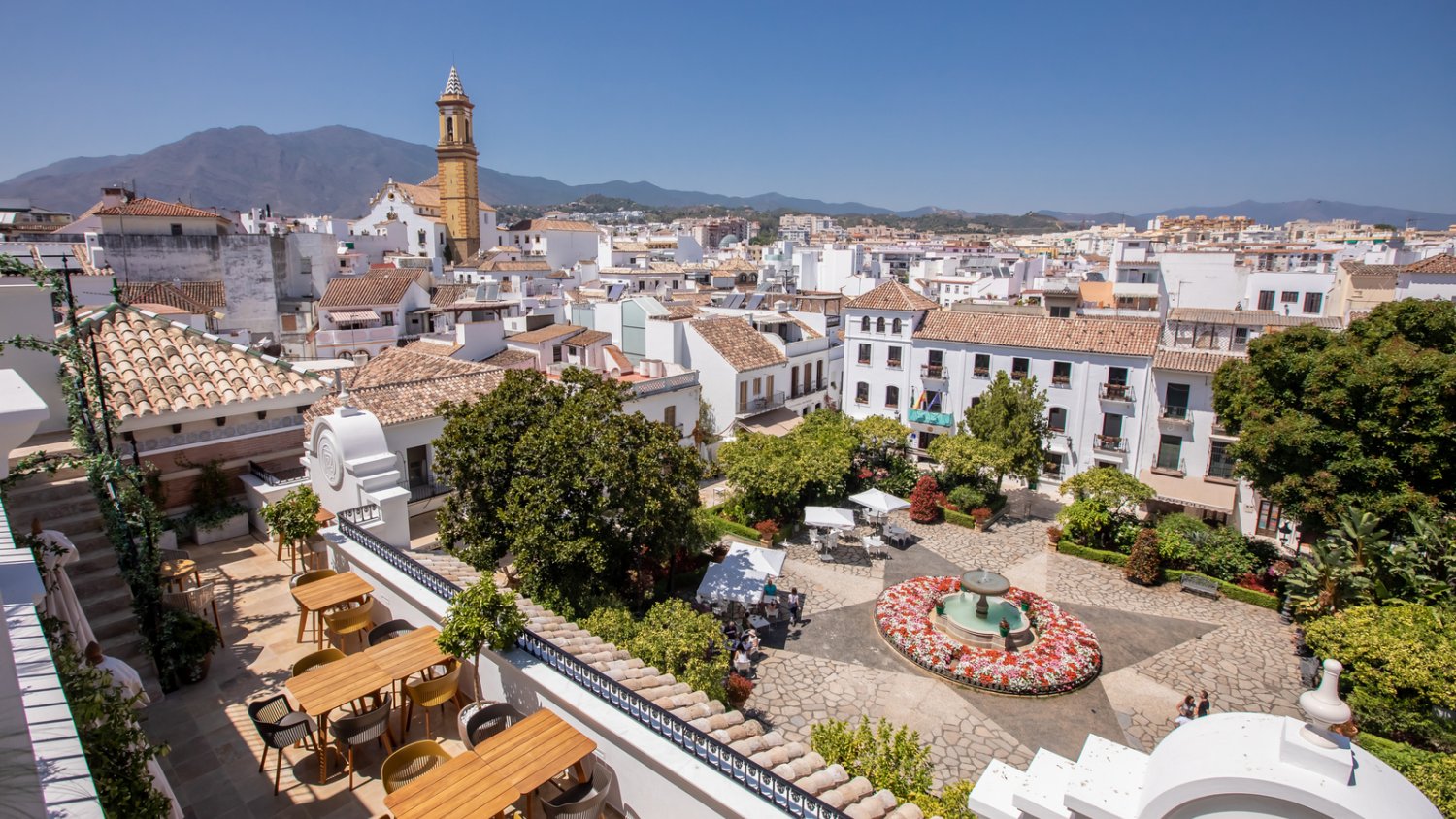 Estepona establece una medida de rebajar la tasa de basura para los ciudadanos que reciclan en el punto limpio 