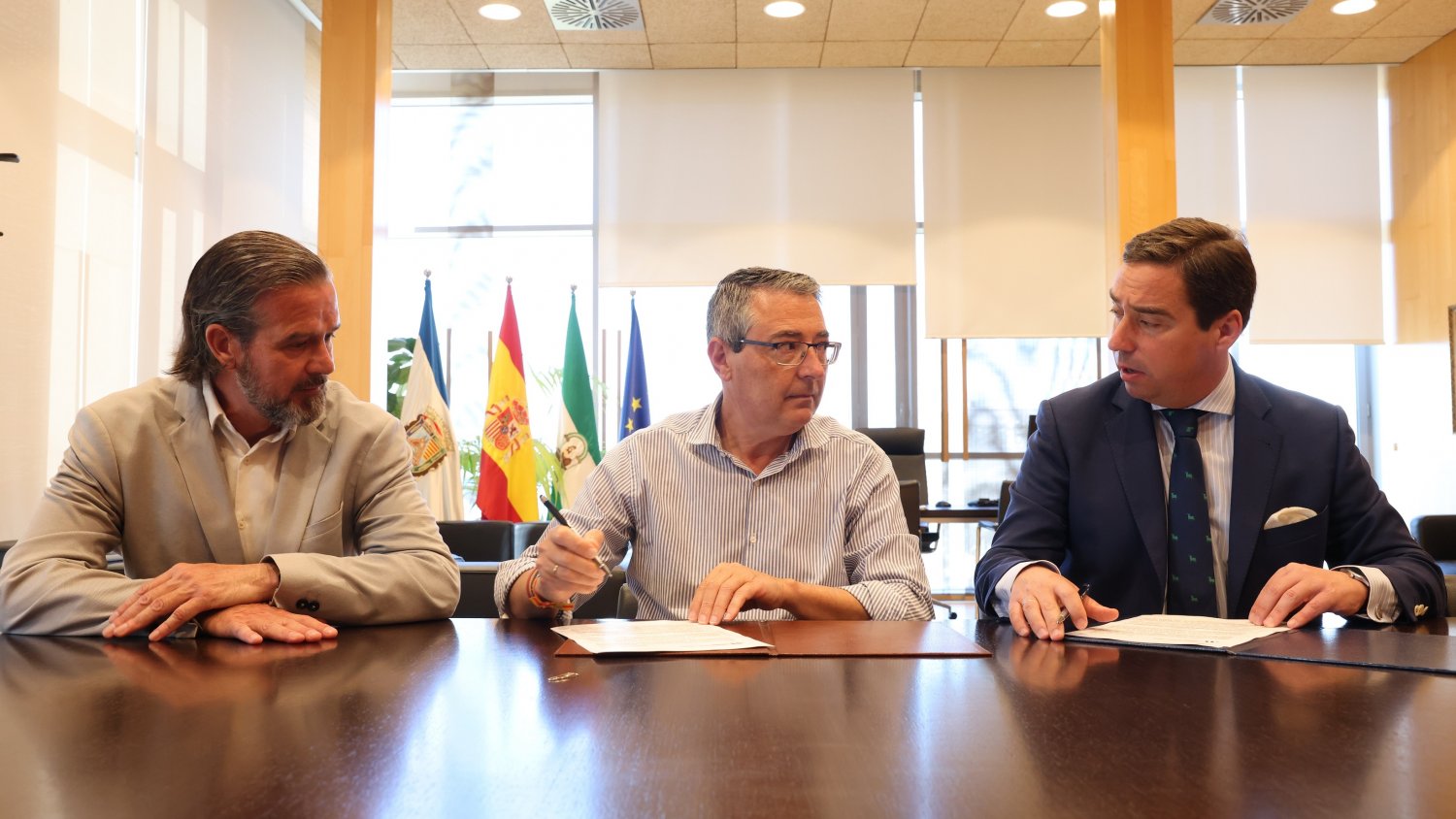 Diputación y Lances de Futuro firman el contrato de adjudicación de la plaza de toros de La Malagueta