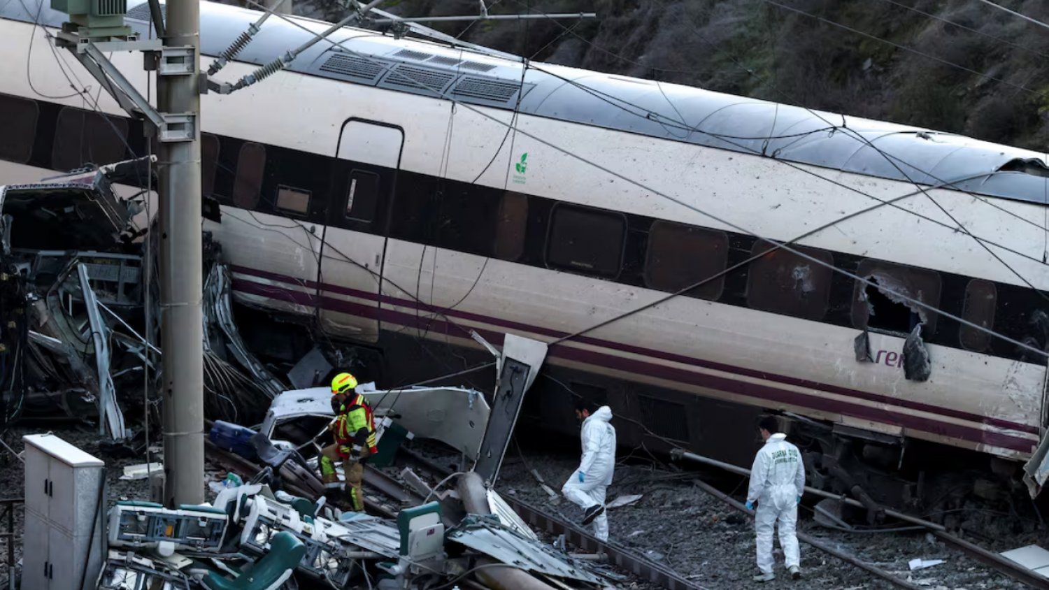 El descarrilamiento de un Iryo procedente de Málaga acaba con la vida de 39 personas