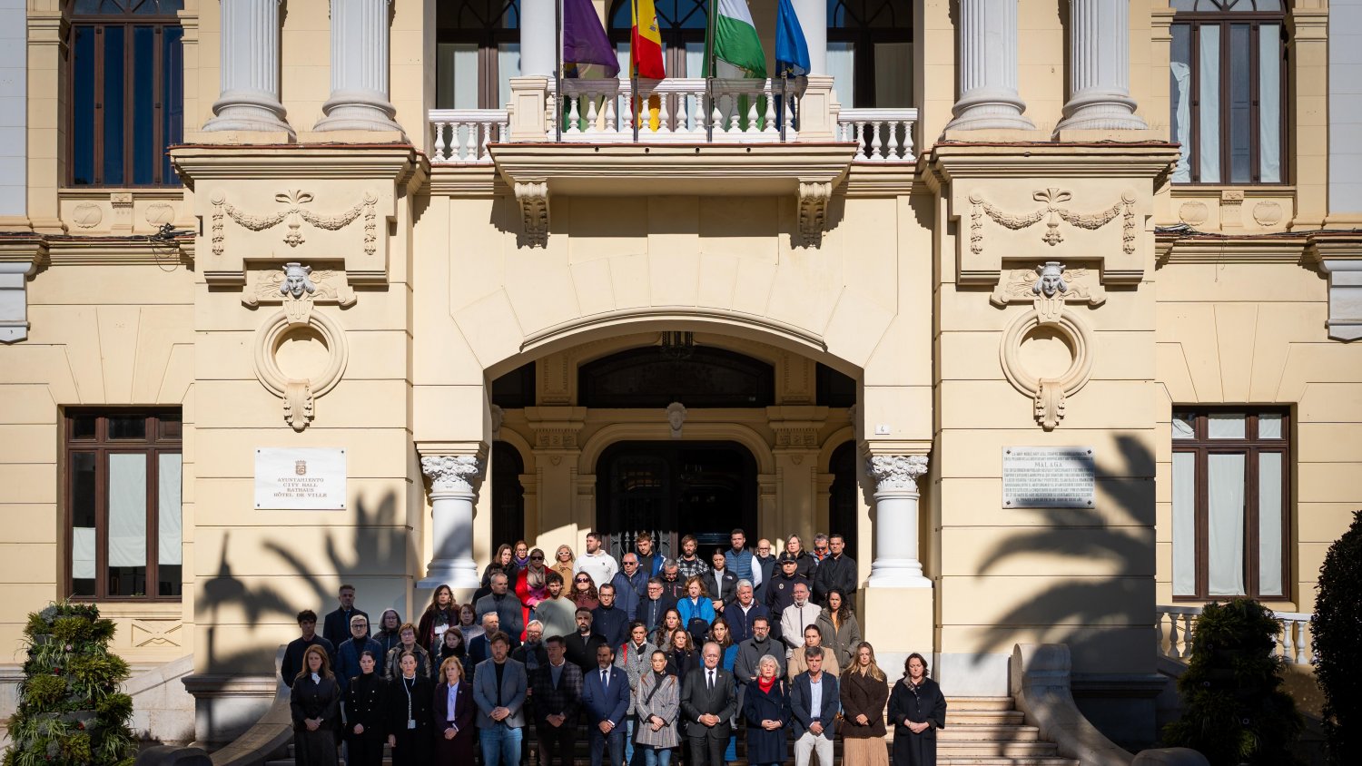 Málaga rinde homenaje con tres minutos de silencios a los fallecidos en la colisión de trenes de Adamuz