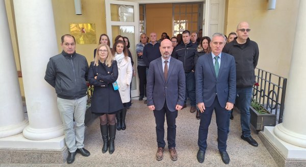 El subdelegado del Gobierno de Málaga participa en el minuto de silencio por las víctimas del accidente de Adamuz
