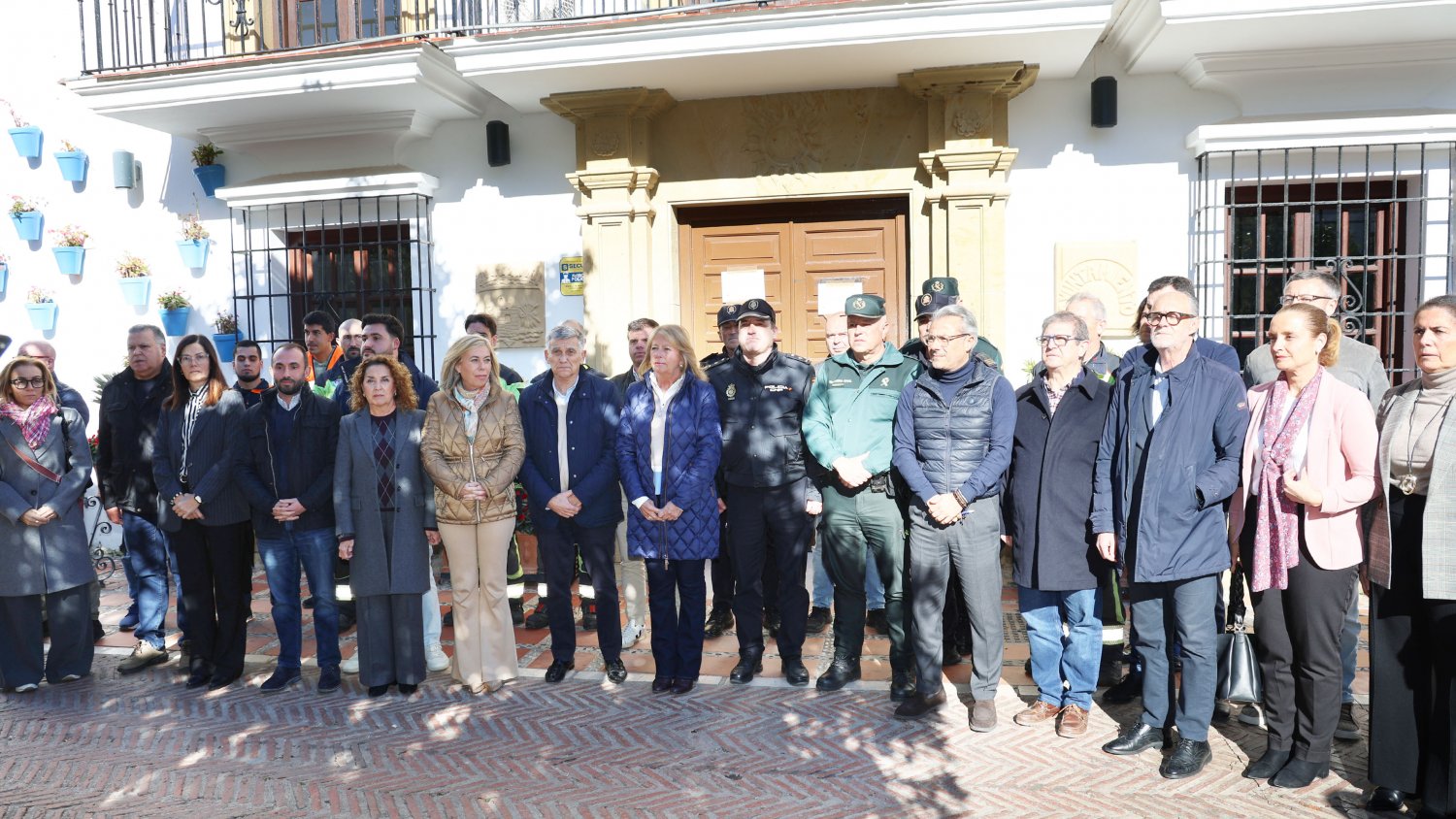 El Ayuntamiento de Marbella guarda un minuto de silencio en memoria de las víctimas del accidente ferroviario en Adamuz