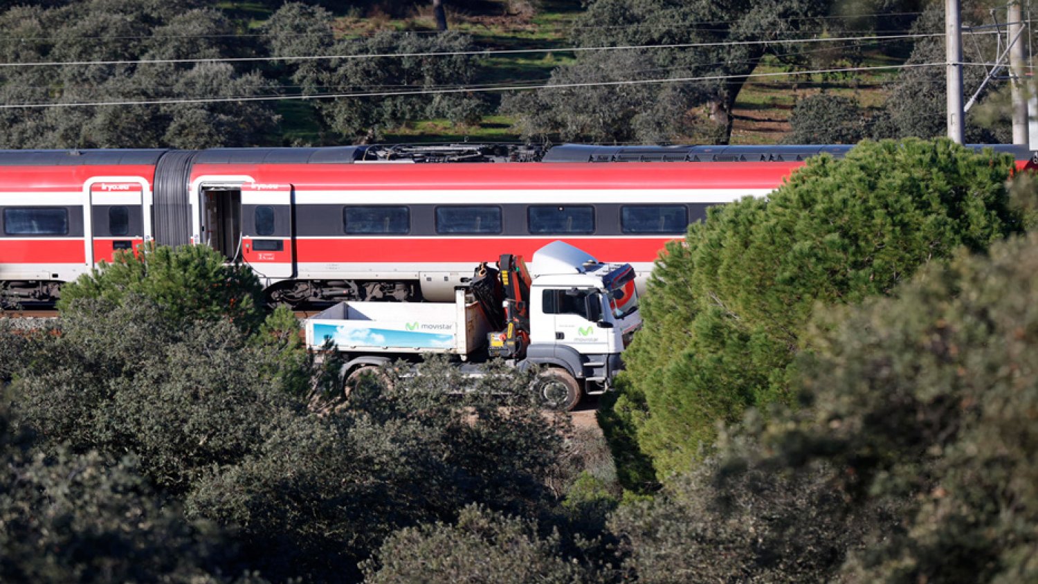 Aumentan a 81 las altas médicas tras el accidente de Adamuz mientras la grúa inicia la retirada de los vagones del Iryo