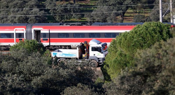 Aumentan a 81 las altas médicas tras el accidente de Adamuz mientras la grúa inicia la retirada de los vagones del Iryo