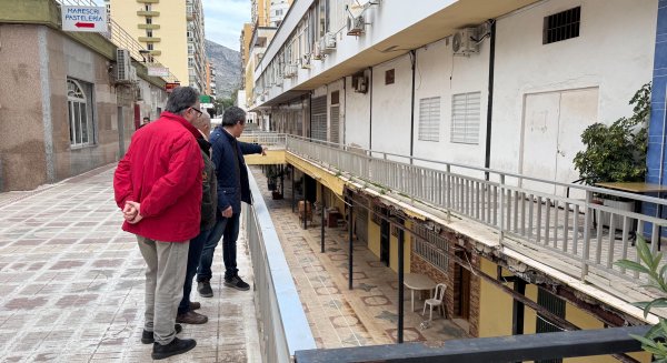 VOX en Torremolinos denuncia el grave estado de abandono de la urbanización edificios El Congreso