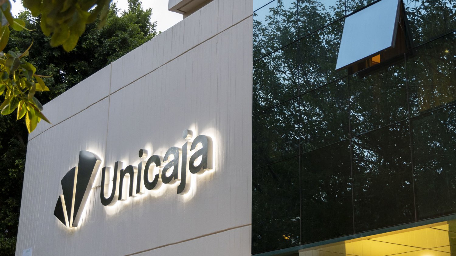 Unicaja escala posiciones en la gestión climática global y mejora su calificación en el índice CDP