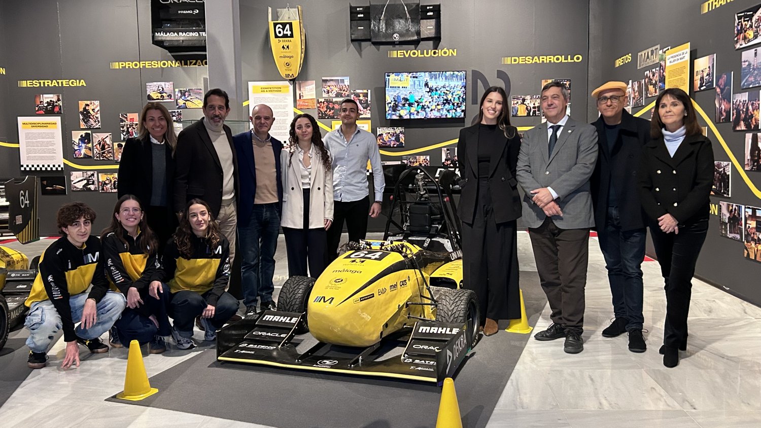 El rector de la UMA, Teodomiro López, presenta la exposición “This is MART: Compitiendo por un sueño”