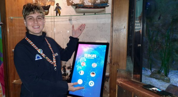 Sea Life Benalmádena incorpora la lengua de signos en sus charlas para mejorar la accesibilidad del acuario