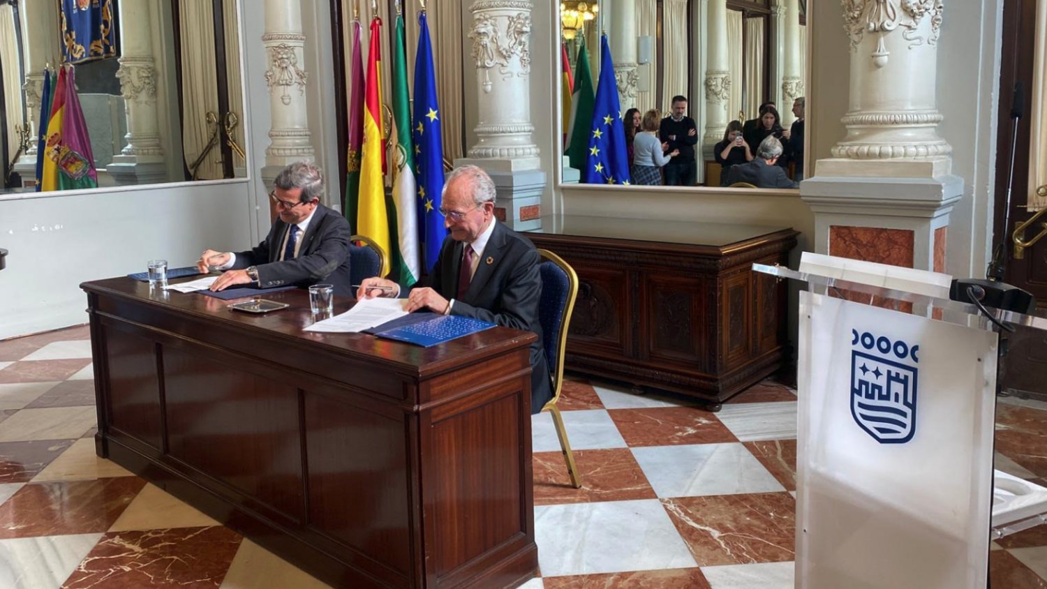 El Ayuntamiento de Málaga y la Junta firman un acuerdo para reforzar el liderazgo de la administración en seguridad digital