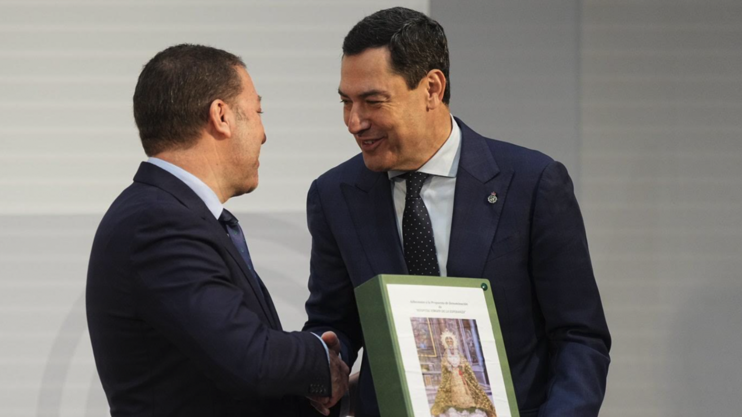 Juanma Moreno anuncia la primera piedra del nuevo hospital de Málaga que se llamará 'Virgen de la Esperanza'