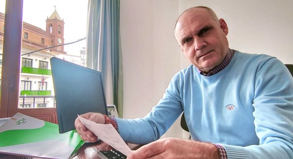 VOX reclama un plan extraordinario para repoblar los alcorques y jardines de Torrox durante 2026