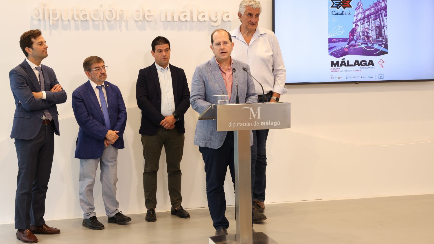 La Diputación de Málaga trae a la provincia el circuito de baloncesto plaza 3x3 Caixabank