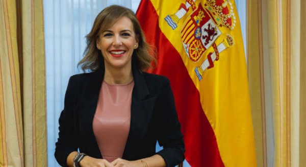 La diputada nacional de VOX por Málaga denuncia el estado del muro de contención en la línea C1 de Cercanías