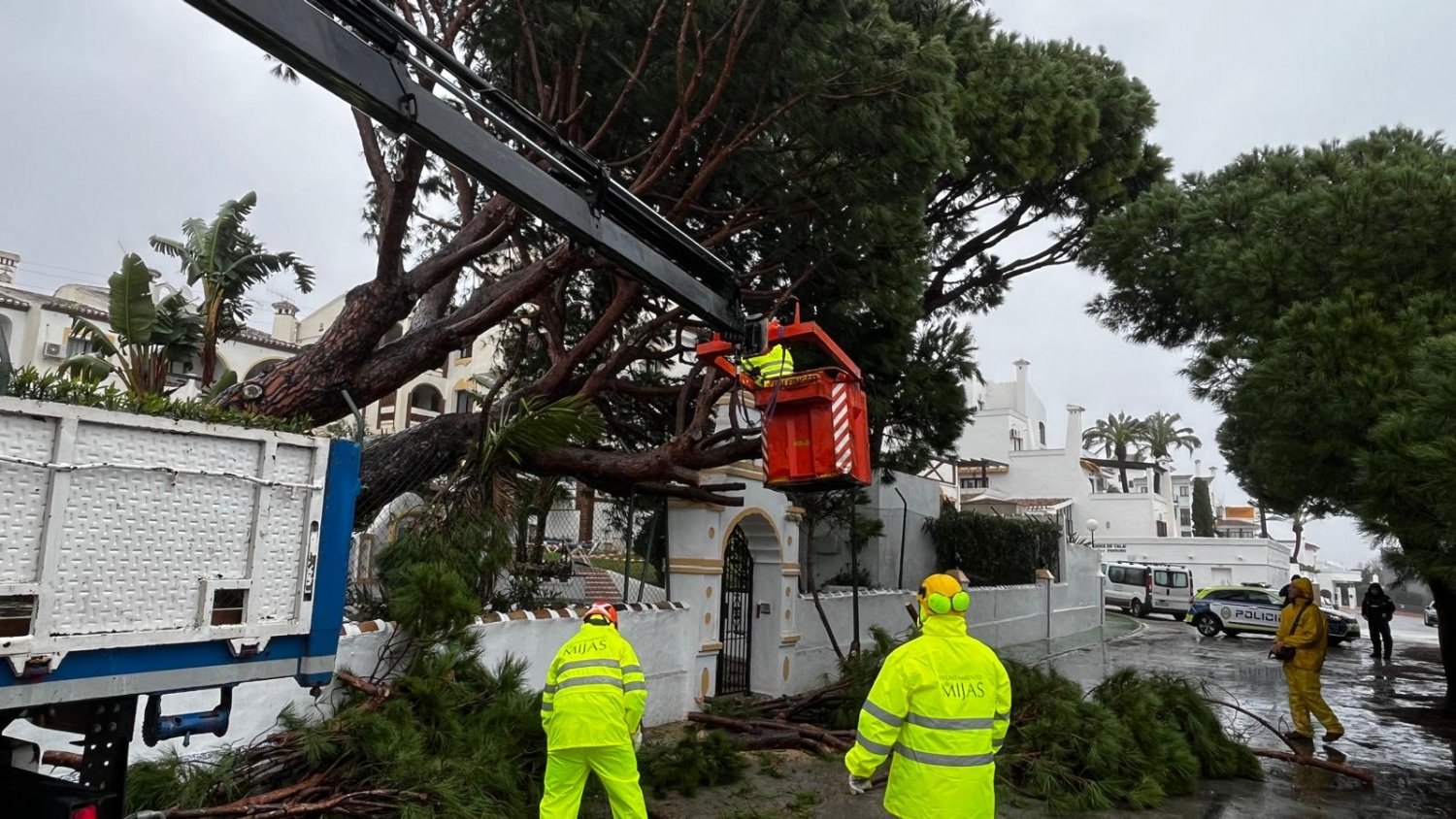 Mijas registra una veintena de incidencias por el temporal aunque sin daños personales
