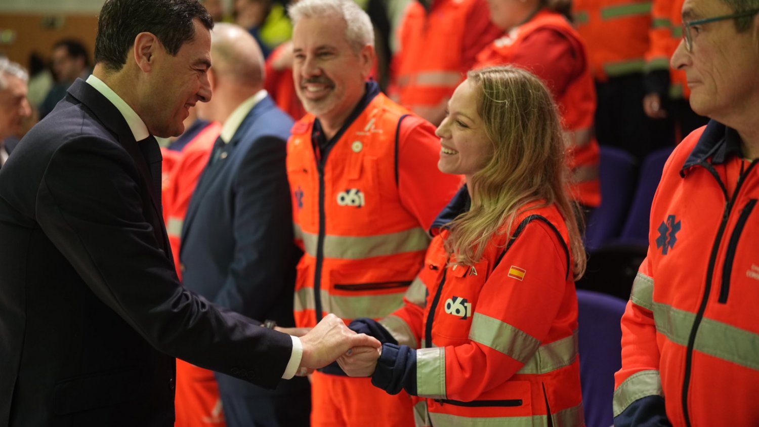 Juanma Moreno traslada el 'orgullo' de toda Andalucía a los sanitarios que actuaron en el accidente ferroviario de Adamuz