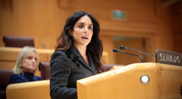 La senadora de VOX por Andalucía, Paloma Gómez pide la dimisión de Óscar Puente por la tragedia de Adamuz