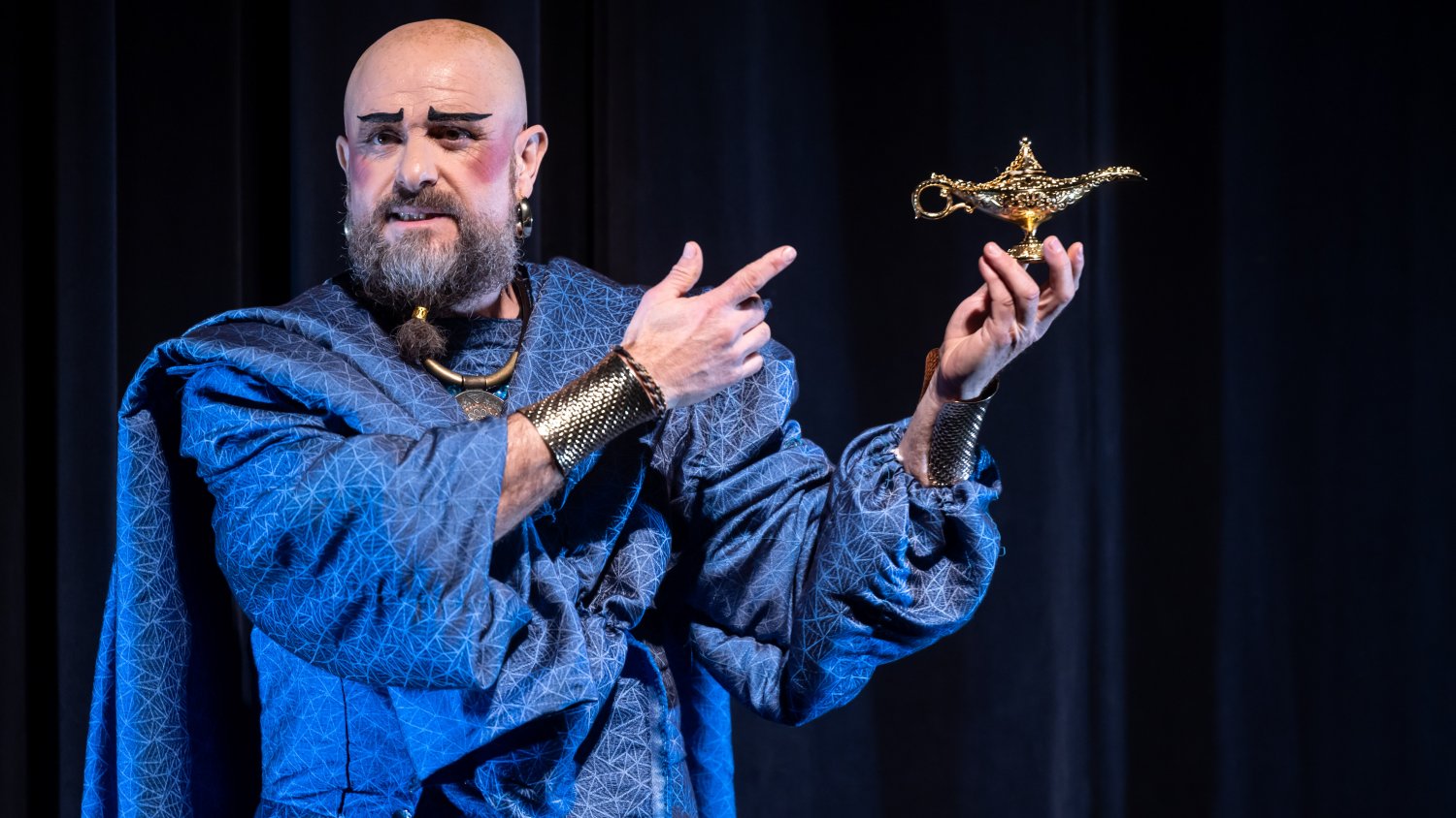 Casi 800 escolares de la provincia celebran el Día de la Paz en la Diputación con el musical ‘Aladino’