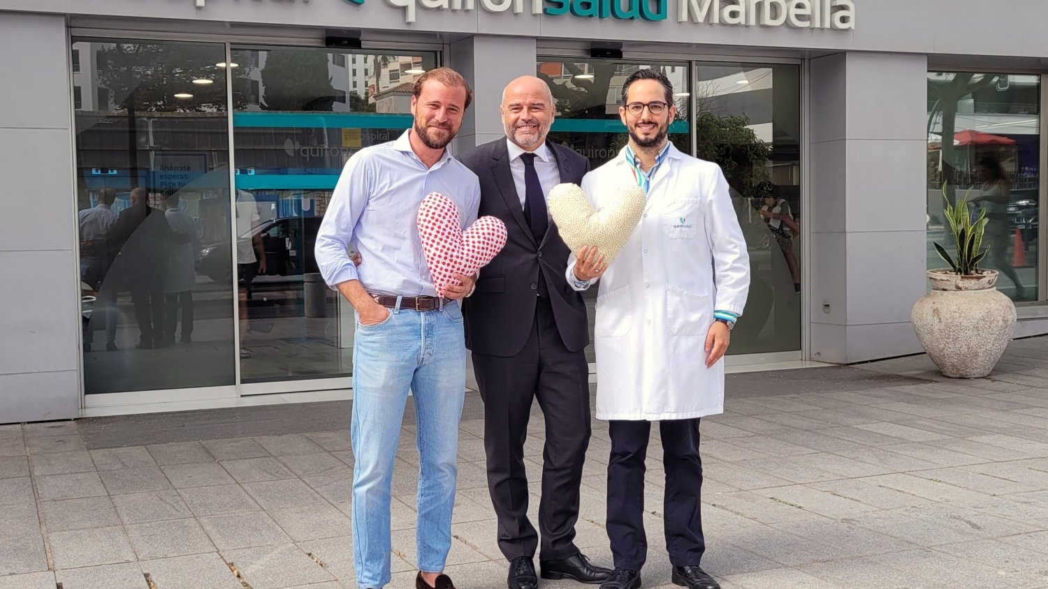 Corazones terapéuticos en Quirónsalud Marbella para las pacientes operadas de cáncer de mama