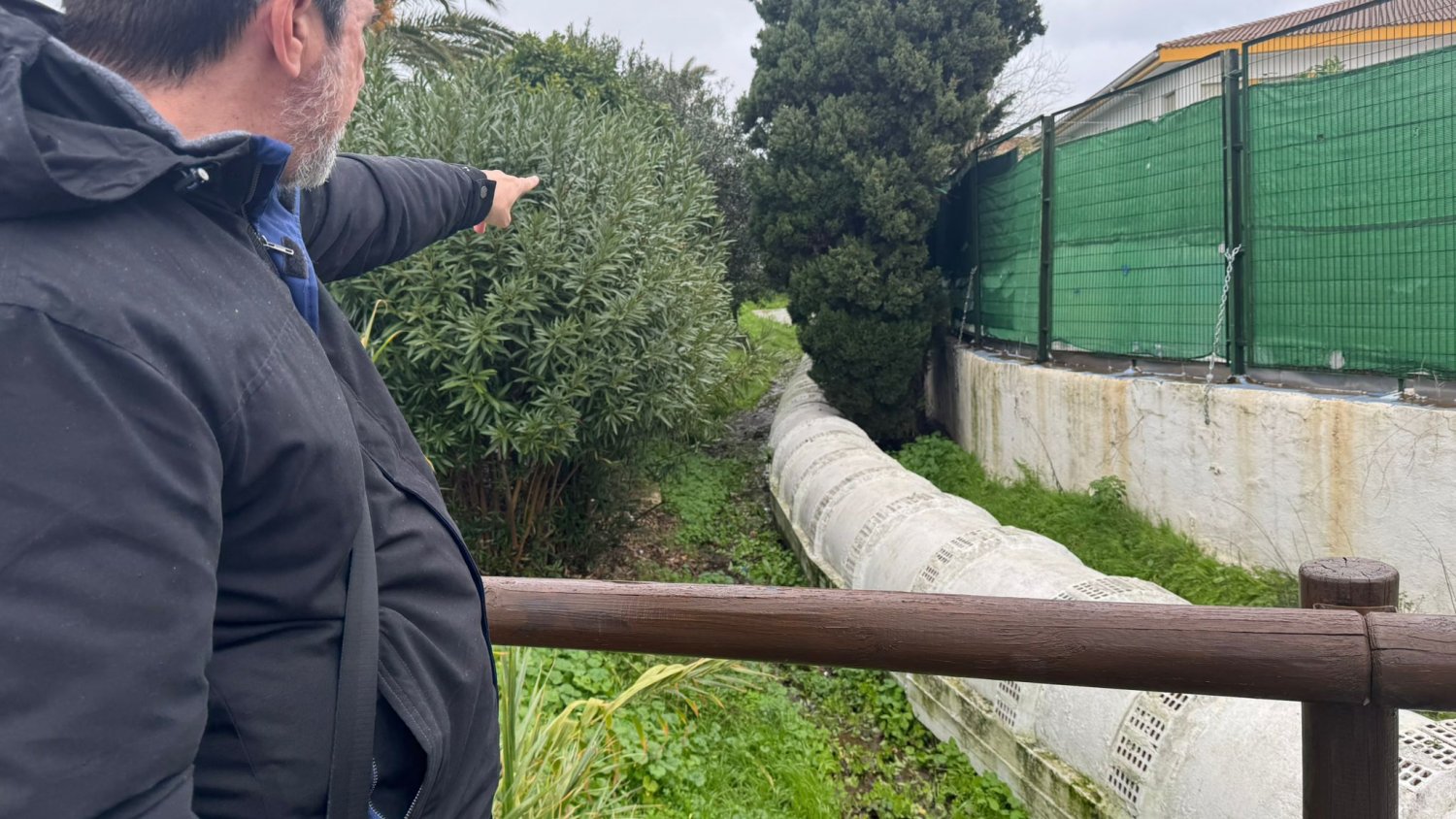 Mijas aprovecha el cierre escolar para revisar los colegios y descarta incidencias de importancia por las lluvias