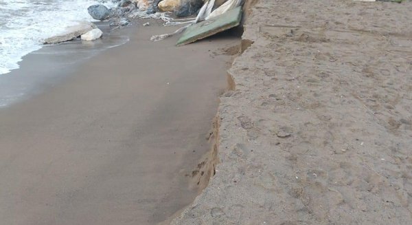 Policía, Bomberos y Litosa trabajan sin descanso en Torremolinos para paliar los efectos del temporal