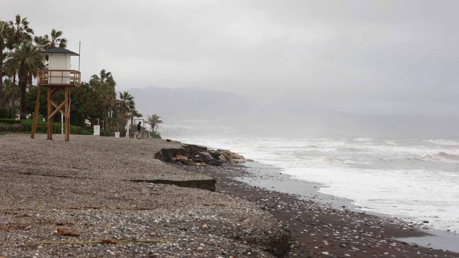Torrox realiza una primera evaluación de los posibles daños ocasionados por el temporal de lluvias en el municipio