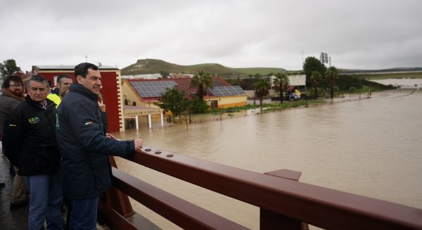 Moreno pide extremar el cuidado y la atención al 112 ante un temporal 'nunca antes visto' en Andalucía