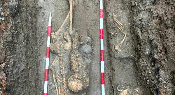 Estepona halla 12 nuevas tumbas en una necrópolis musulmana durante los siglos XIII y XV