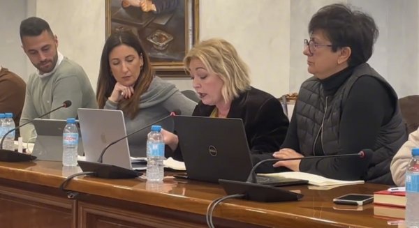 El PSOE de Torrox denuncia el bloqueo de las concesiones municipales en el municipio