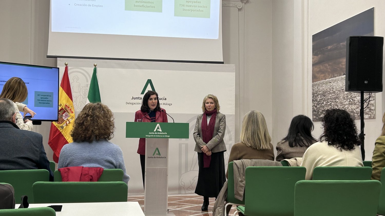 La consejera de Empleo informa sobre las actuaciones de su departamento en apoyo a las empresas y trabajadores autónomos en Málaga