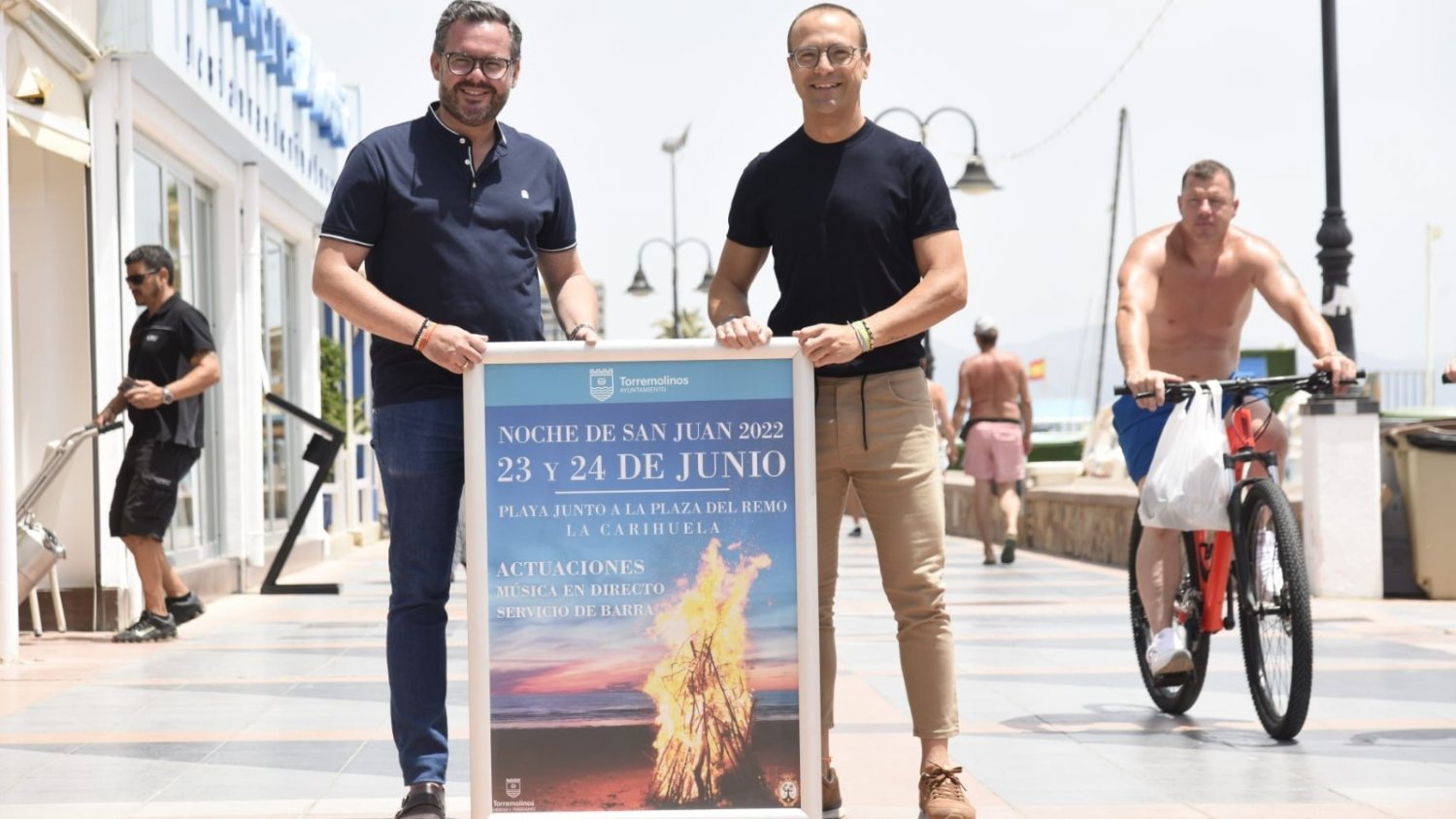 Torremolinos recibe la noche más corta del año a la lumbre de las moragas