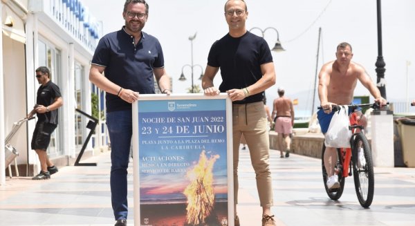 Torremolinos recibe la noche más corta del año a la lumbre de las moragas