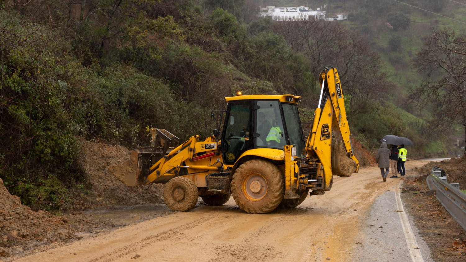 Salado anuncia una partida inicial de 15 millones para las primeras reparaciones de carreteras tras el temporal