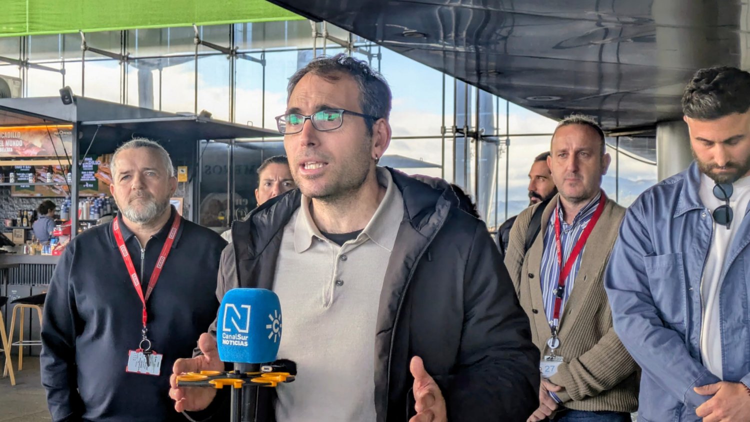 El coordinador general de IU Andalucía,Toni Valero reclama que el aeropuerto de Málaga sea considerado de categoría especial