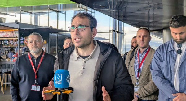 El coordinador general de IU Andalucía,Toni Valero reclama que el aeropuerto de Málaga sea considerado de categoría especial