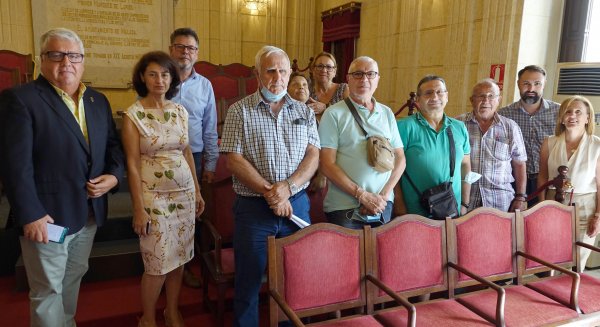 PSOE critica al equipo de gobierno por el retraso de décadas para dotar de servicios a entornos urbanos sin consolidar