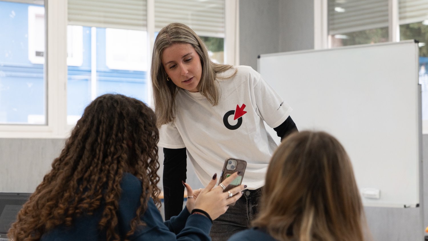 Fundación Cibervoluntarios impulsa la seguridad digital con talleres gratuitos
