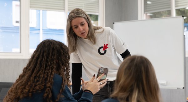 Fundación Cibervoluntarios impulsa la seguridad digital con talleres gratuitos