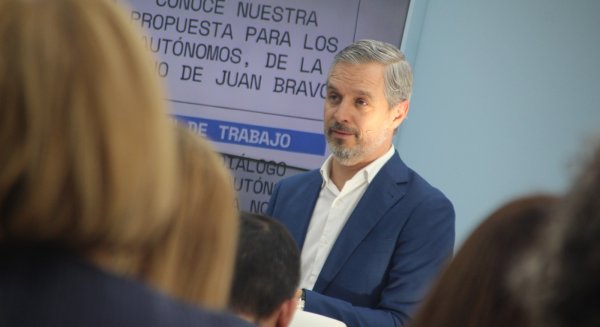 El PP contrapone su 'fiscalidad moderada' frente a la 'voracidad recaudatoria' del Gobierno en un encuentro con autónomos malagueños