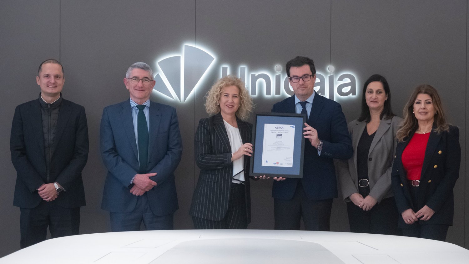 Unicaja renueva la certificación de AENOR que respalda su compromiso con la seguridad y la salud laboral