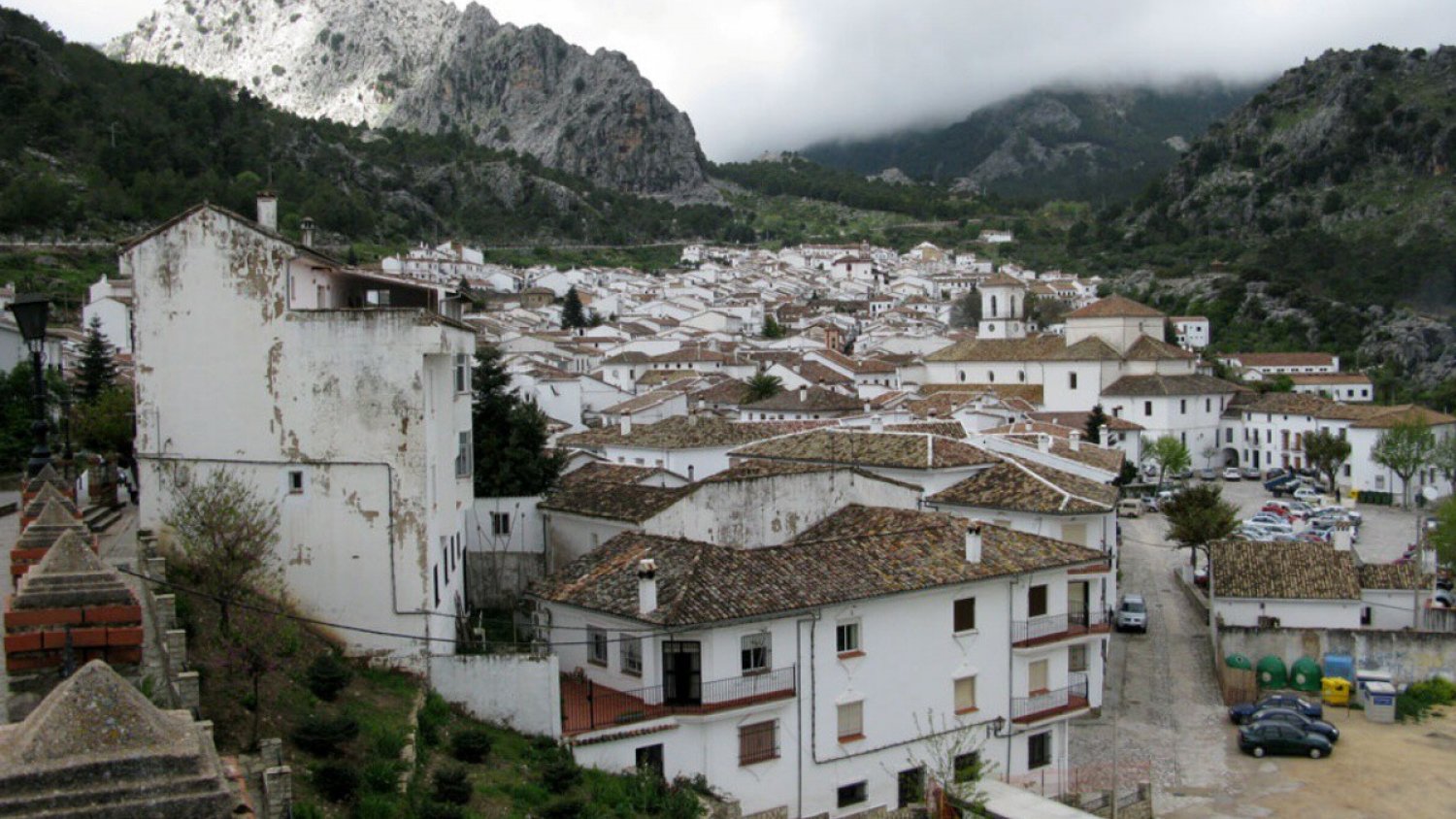 Sanz autoriza la vuelta paulatina a sus hogares de 1.300 familias de Grazalema 
