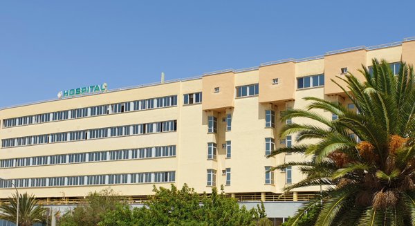 Los médicos de Málaga secundan masivamente la primera jornada de huelga nacional contra el Estatuto Marco