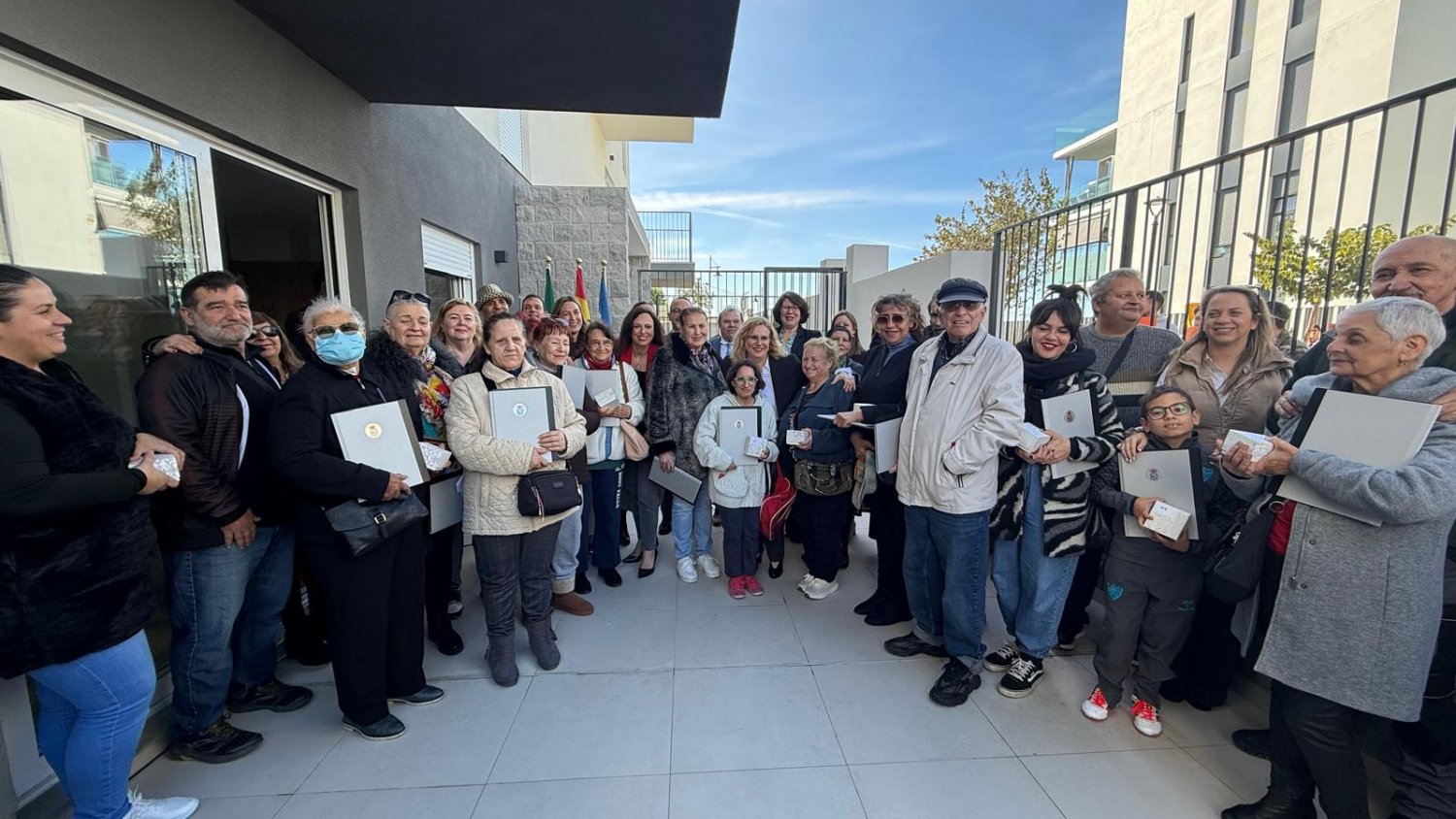 La Junta y el Ayuntamiento de Fuengirola entregan las llaves de 15 viviendas asequibles financiadas con fondos europeos